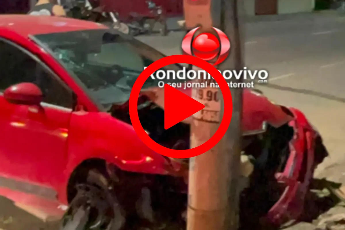 Motorista perde o controle da direção e bate carro contra poste na Avenida Pinheiro Machado, em Porto Velho
