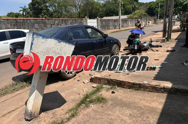  Motociclista bate em lixeira e carro ao empinar veículo