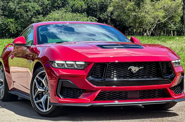 Ford convoca Mustang GT 2024 para nova atualização de painel