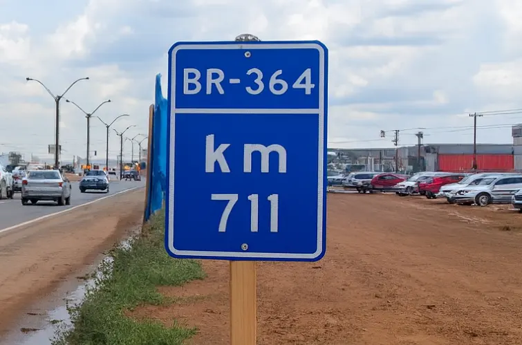 Você sabe o que significa a sigla nas placas das BRs?