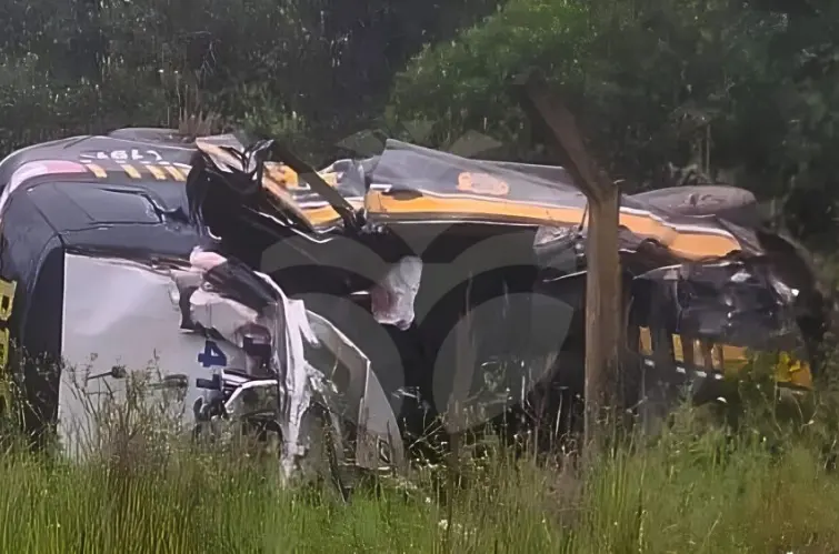 Veja como ficou a viatura da PRF após capotar durante perseguição na BR-174