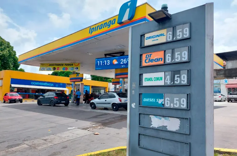 Gasolina com 30% de etanol frustra expectativa e queda no preço não passa de R$ 0,02