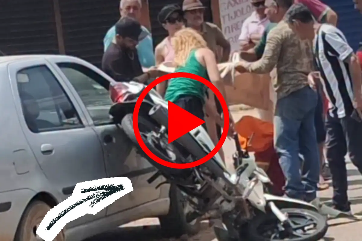 Motociclista fica ferido e moto acaba presa em carro após forte colisão em Porto Velho