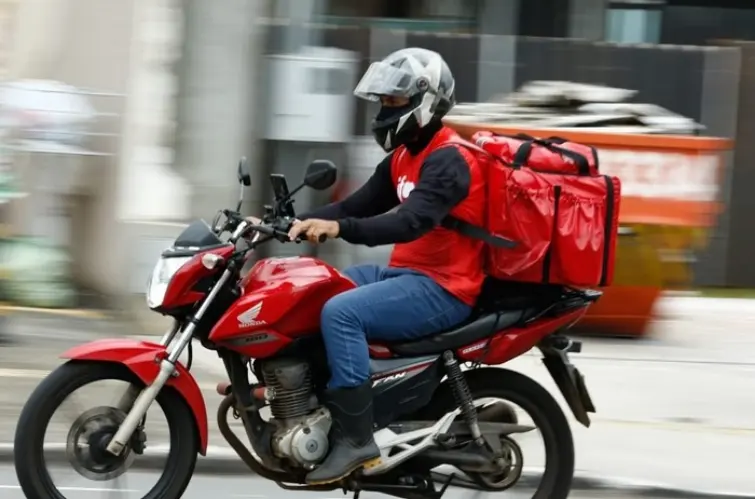 Condutores que atuam com transporte remunerado precisam ter EAR na CNH